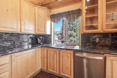 385 Sunrise Way, Big Bear Lake, CA 92315 - Photo 14