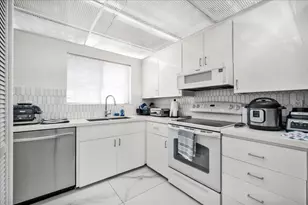 48649 Eisenhower Dr, Indio, CA 92201 - Photo 4