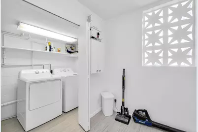 566 E Flor Circle, Palm Springs, CA 92264 - Photo 24