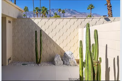 340 Desert Lakes Drive, Palm Springs, CA 92264 - Photo 30