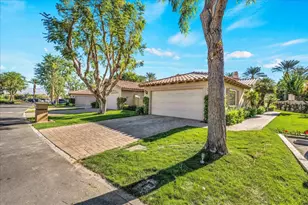 48110 Via Vallarta, La Quinta, CA 92253 - Photo 2