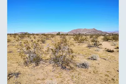 565 N Inez Avenue, Landers, CA 92285 - Photo 16