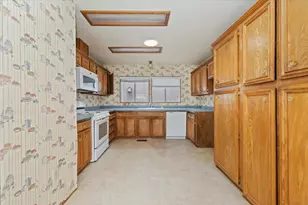 40944 Lincoln Pl, Cherry Valley, CA 92223 - Photo 16