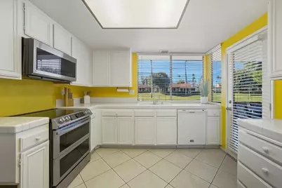 25 Torremolinos Drive, Rancho Mirage, CA 92270 - Photo 10