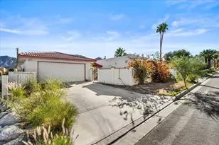 54180 Avenida Cortez, La Quinta, CA 92253 - Photo 2