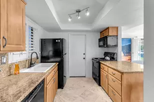 1385 E Via Escuela, Palm Springs, CA 92262 - Photo 10