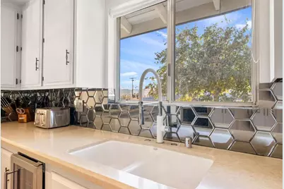 6451 Red Bluff Avenue, Yucca Valley, CA 92284 - Photo 18