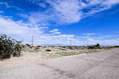 1572 Arctic Avenue, Thermal, CA 92274 - Photo 2