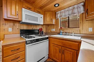 740 Thrush Dr, Big Bear Lake, CA 92315 - Photo 8