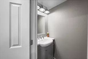 33334 Forrest Dr, Running Springs, CA 92382 - Photo 18