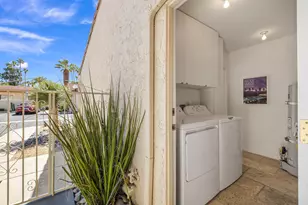 2077 S Caliente Dr, Palm Springs, CA 92264 - Photo 38