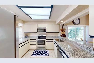 272 Vista Royale Circle E, Palm Desert, CA 92211 - Photo 10