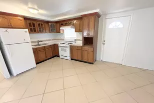 30404 San Antonio Dr, Cathedral City, CA 92234 - Photo 8