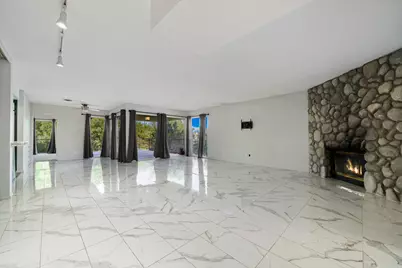 2014 Southridge Drive, Palm Springs, CA 92264 - Photo 4