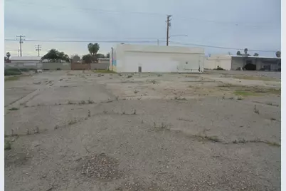 202 E Hobsonway E, Blythe, CA 92225 - Photo 2