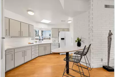 345 W Crestview Drive, Palm Springs, CA 92264 - Photo 14