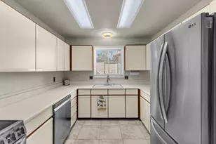 204 Lakecrest Ln, Palm Desert, CA 92260 - Photo 14