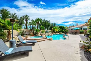 374 Links Dr, Palm Desert, CA 92211 - Photo 2