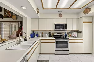 218 Desert Falls Dr E, Palm Desert, CA 92211 - Photo 8