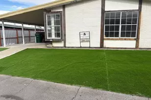 30 Diamond E Dr, Palm Desert, CA 92260 - Photo 2