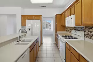 78208 Silverleaf Ct, Palm Desert, CA 92211 - Photo 18