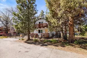 566 Santa Barbara Ave, Sugarloaf, CA 92386 - Photo 2
