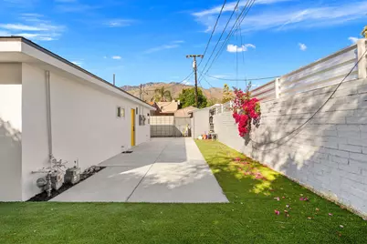 1372 E Camino Primrose E, Palm Springs, CA 92264 - Photo 16