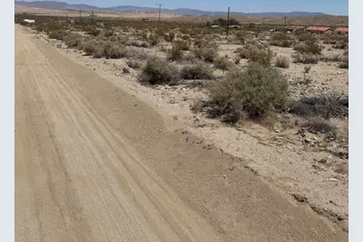 16 Woodward Avenue, 29 Palms, CA 92277 - Photo 8