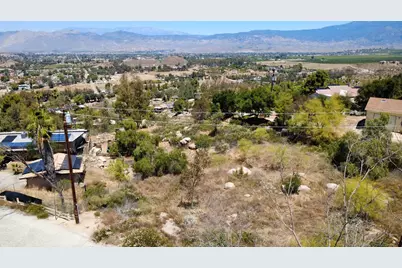 2 Vista Del Valle, Hemet, CA 92544 - Photo 2