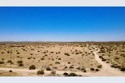 185 E Ave P, Palmdale, CA 93550 - Photo 2