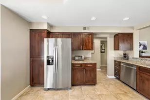 290 Vista Royale Cir W, Palm Desert, CA 92211 - Photo 14