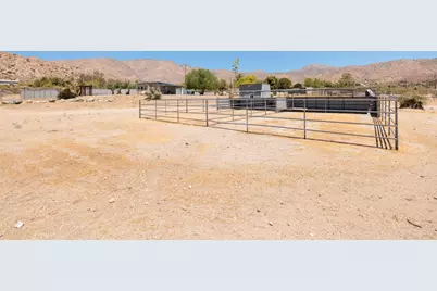 10860 Juniper Avenue, Morongo Valley, CA 92256 - Photo 16