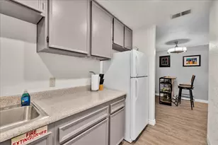 2860 N Los Felices Rd, Palm Springs, CA 92262 - Photo 12