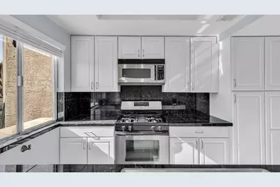266 E Via Escuela #G, Palm Springs, CA 92262 - Photo 12