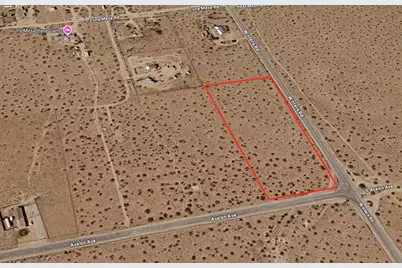 930 Avalon Avenue, Yucca Valley, CA 92284 - Photo 2