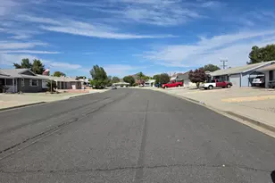 26660 Oakmont Dr, Sun City, CA 92586 - Photo 6