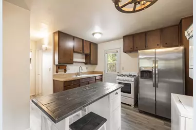 1016 Robinhood Boulevard, Big Bear City, CA 92314 - Photo 10
