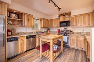 1087 Brookside Ln, Fawnskin, CA 92333 - Photo 20