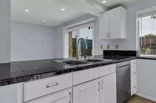 266 E Via Escuela, Palm Springs, CA 92262 - Photo 14