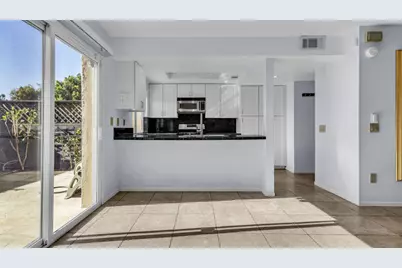 266 E Via Escuela #G, Palm Springs, CA 92262 - Photo 10