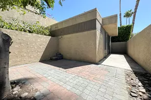 473 W Bradshaw Ln, Palm Springs, CA 92262 - Photo 2