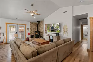 187 Dixie Lee Ln, Sugarloaf, CA 92386 - Photo 6