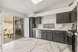 37851 Hollister Dr, Palm Desert, CA 92211 - Photo 10
