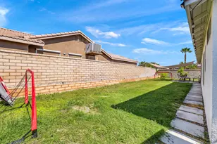 37851 Hollister Dr, Palm Desert, CA 92211 - Photo 30