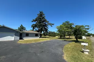 5050 Bo Peep Ln, Redding, CA 96002 - Photo 4