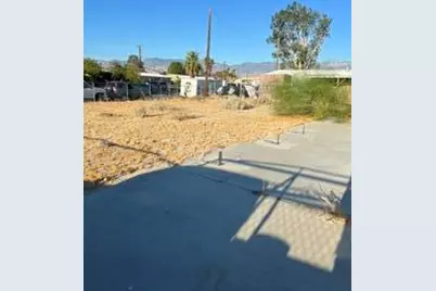 32421 Bowie Circle, Thousand Palms, CA 92276 - Photo 2