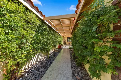 148 Las Lomas, Palm Desert, CA 92260 - Photo 2