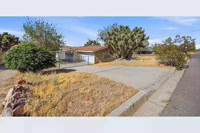 7798 Acoma Trail, Yucca Valley, CA 92284 - Photo 2