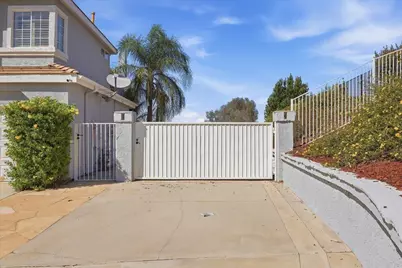 901 Clearwood Avenue, Riverside, CA 92506 - Photo 8