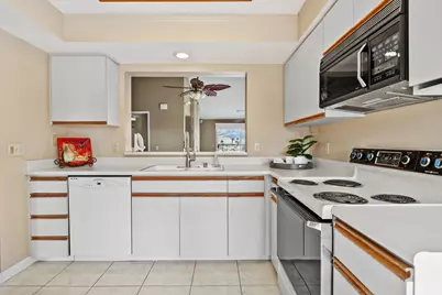 308 Vista Royale Drive, Palm Desert, CA 92211 - Photo 6